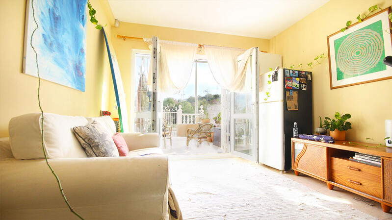 3 спальная комната городская тюрьма продается