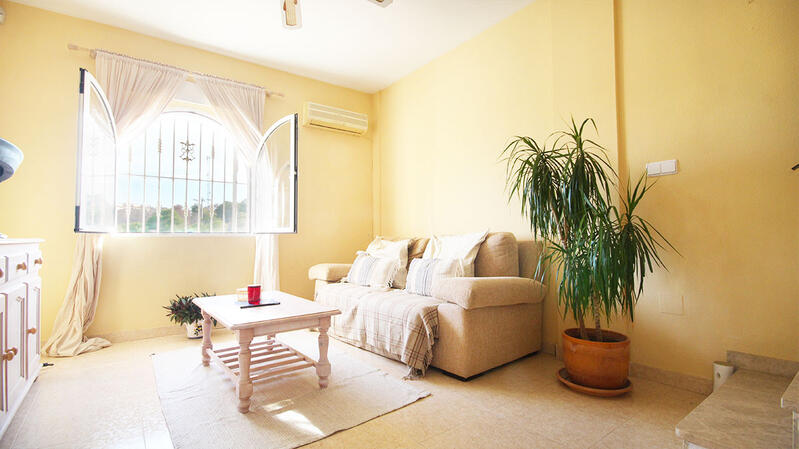 3 спальная комната городская тюрьма продается