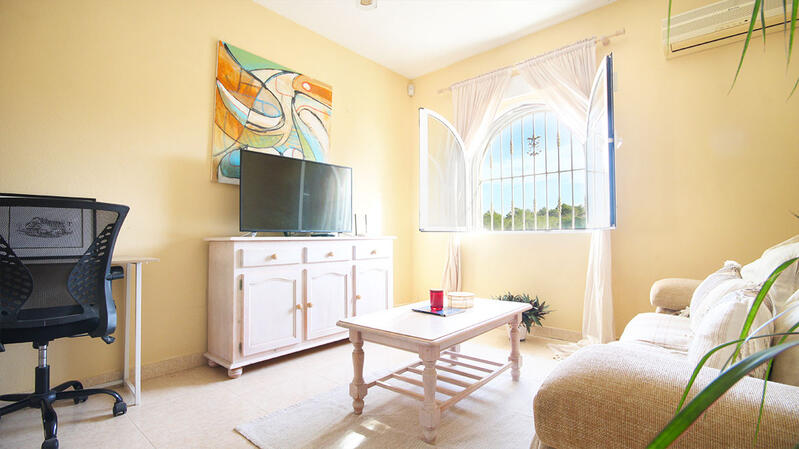 3 спальная комната городская тюрьма продается