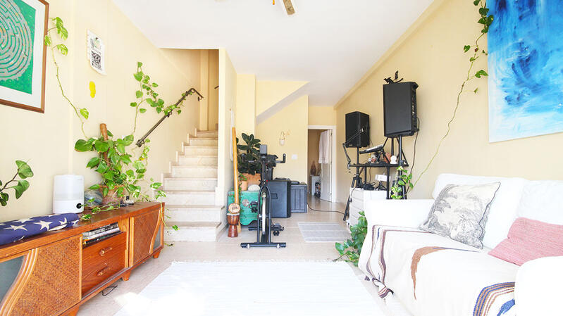 3 спальная комната городская тюрьма продается