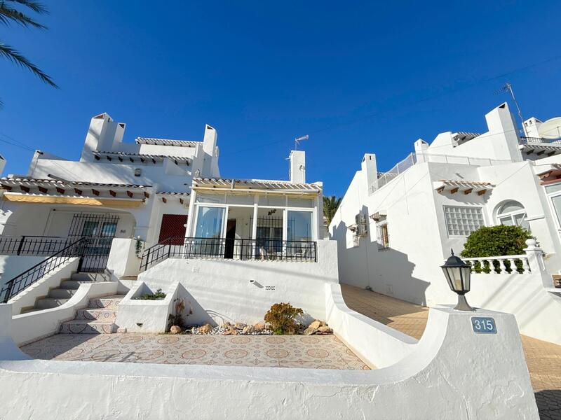 3 slaapkamer Gezinswoning Te koop