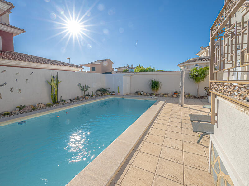 3 Schlafzimmer Villa zu verkaufen 3 Schlafzimmer Villa zu verkaufen