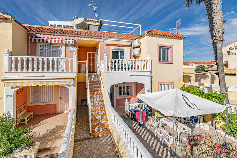 Villa til salgs i La Zenia, Alicante