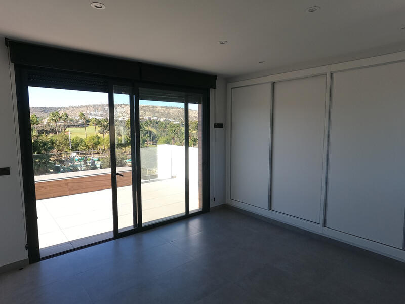 4 slaapkamer Villa Te koop 4 slaapkamer Villa Te koop