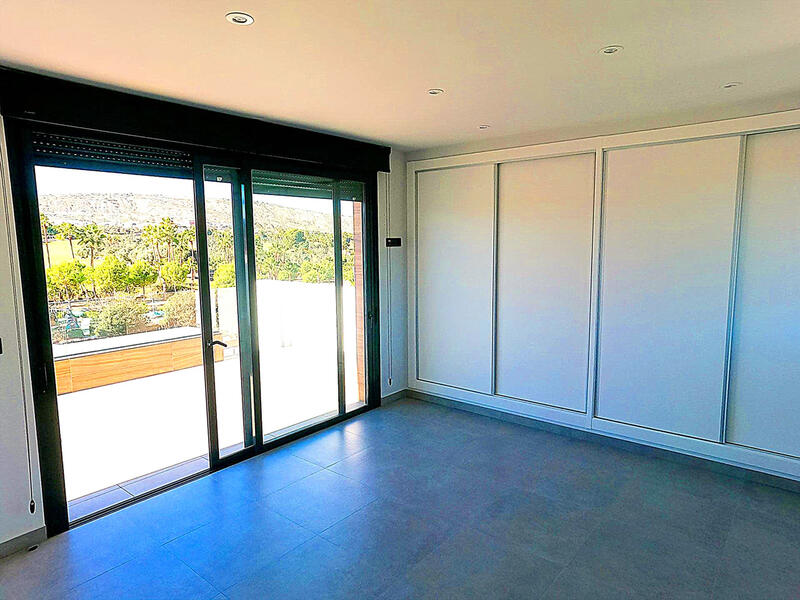 4 slaapkamer Villa Te koop 4 slaapkamer Villa Te koop