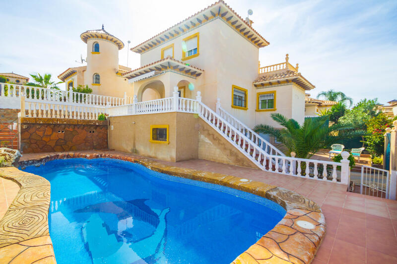 Villa for sale in La Zenia, Alicante