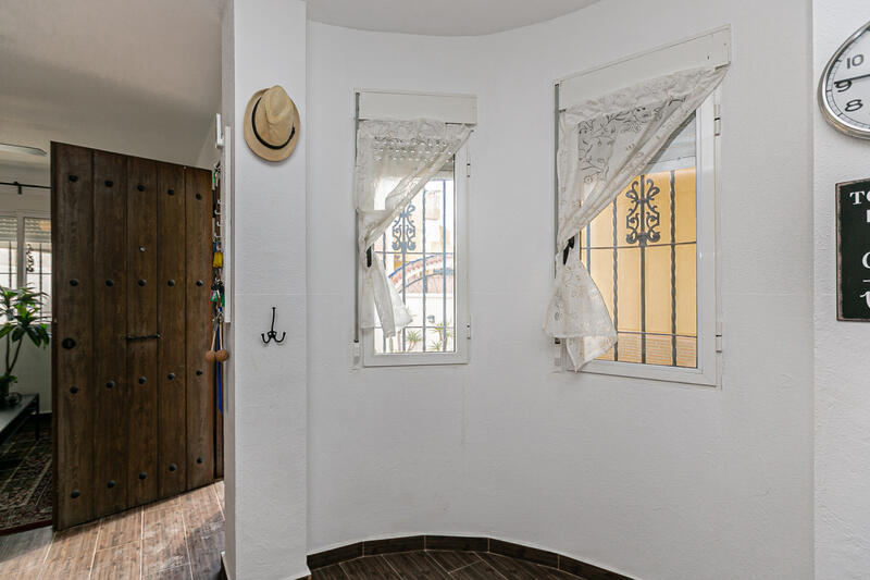 2 slaapkamer Gezinswoning Te koop