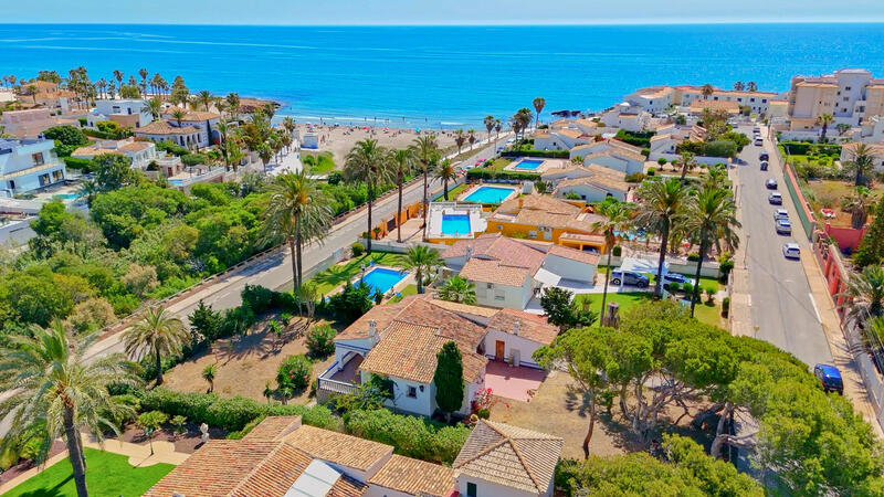 Villa en venta en Playa Flamenca, Alicante