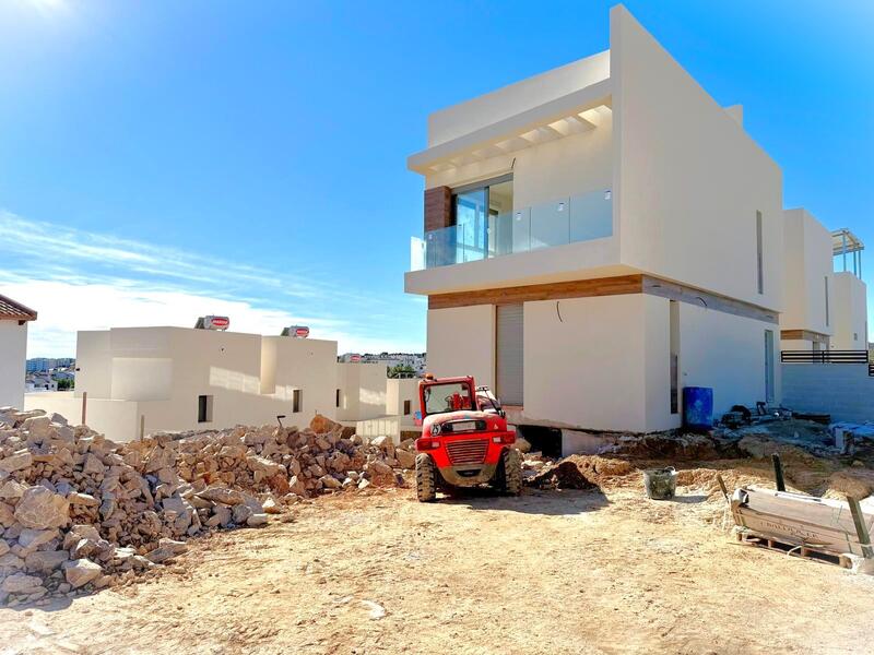 Villa till salu i Villamartin, Alicante