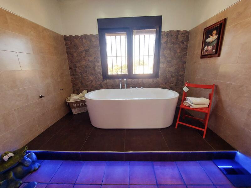 4 bedroom Country House for sale