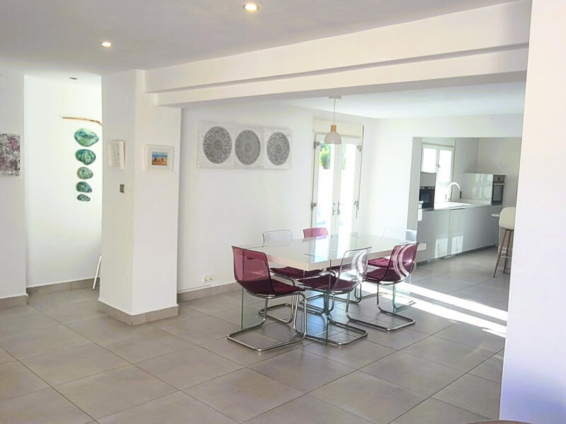 4 slaapkamer Villa Te koop 4 slaapkamer Villa Te koop