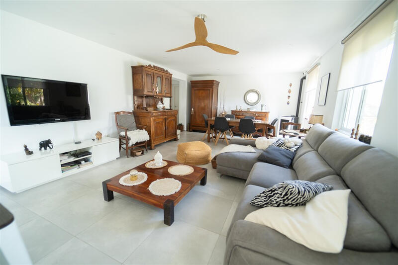 4 спальная комната вилла продается