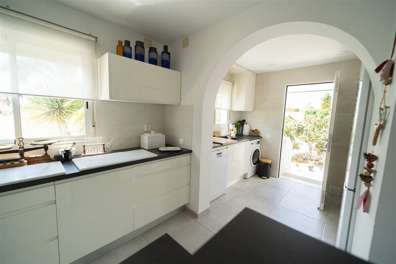 4 спальная комната вилла продается