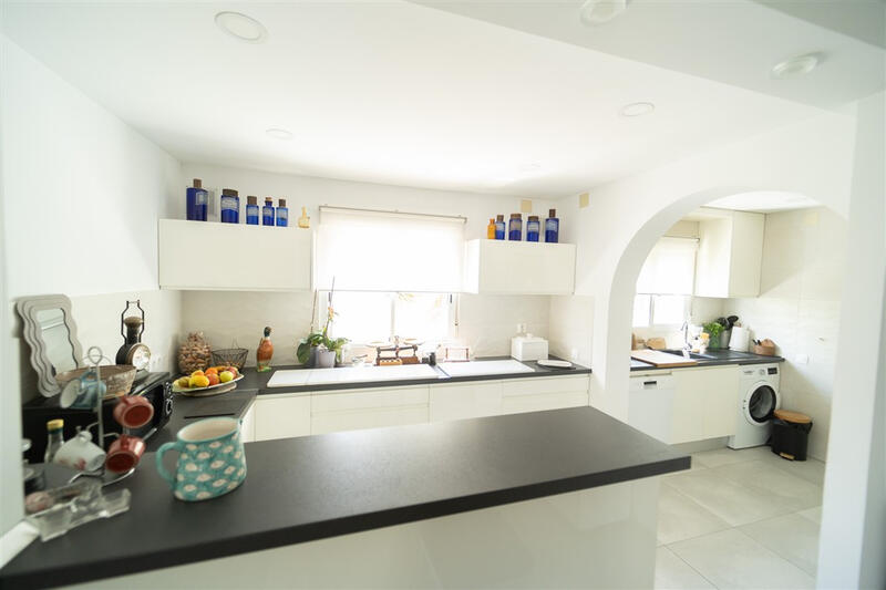 4 спальная комната вилла продается