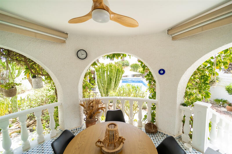 4 спальная комната вилла продается