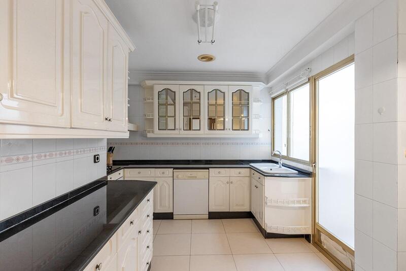 3 спальная комната квартира продается