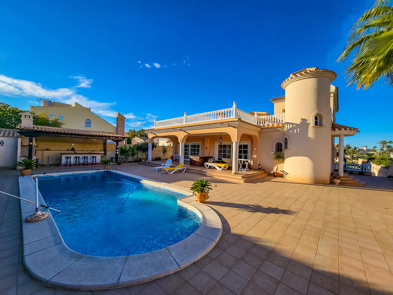 Villa for sale in Playa Flamenca, Alicante