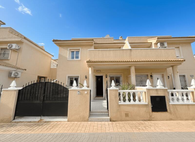 Townhouse for sale in La Zenia, Alicante