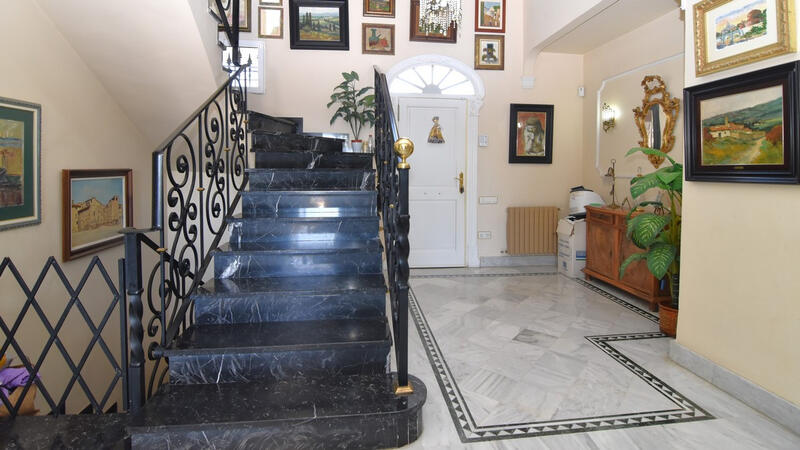 7 bedroom Villa for sale