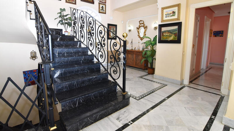 7 bedroom Villa for sale