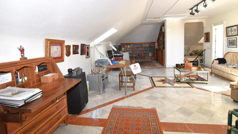 7 bedroom Villa for sale