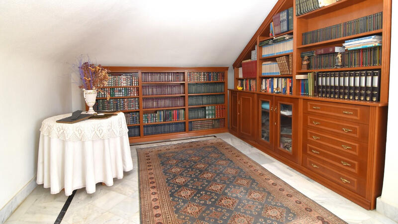 7 bedroom Villa for sale