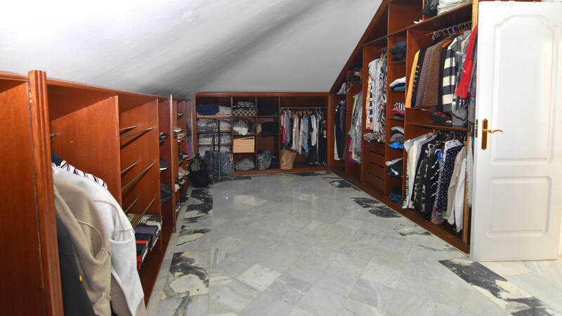 7 bedroom Villa for sale