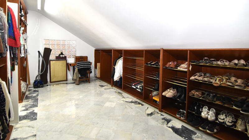 7 bedroom Villa for sale