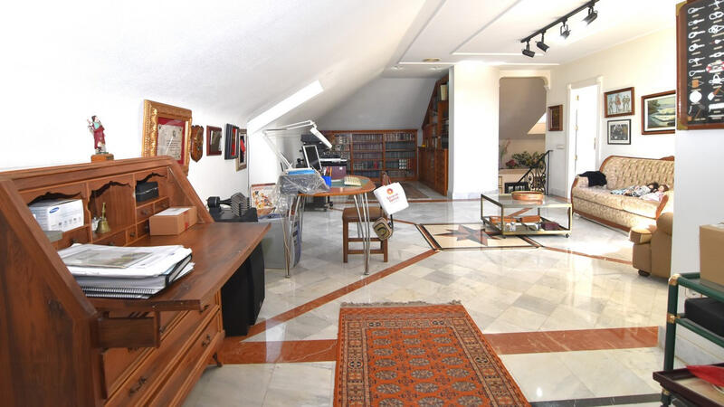 7 bedroom Villa for sale