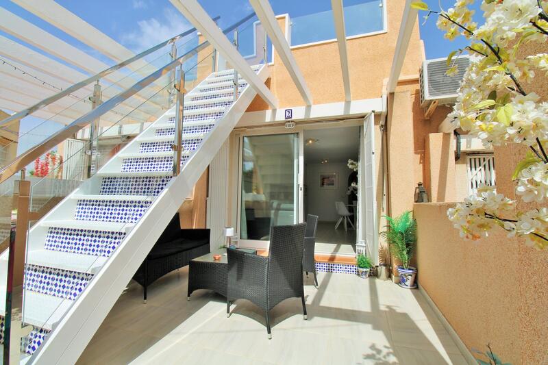 Villa en venta en Villamartin, Alicante
