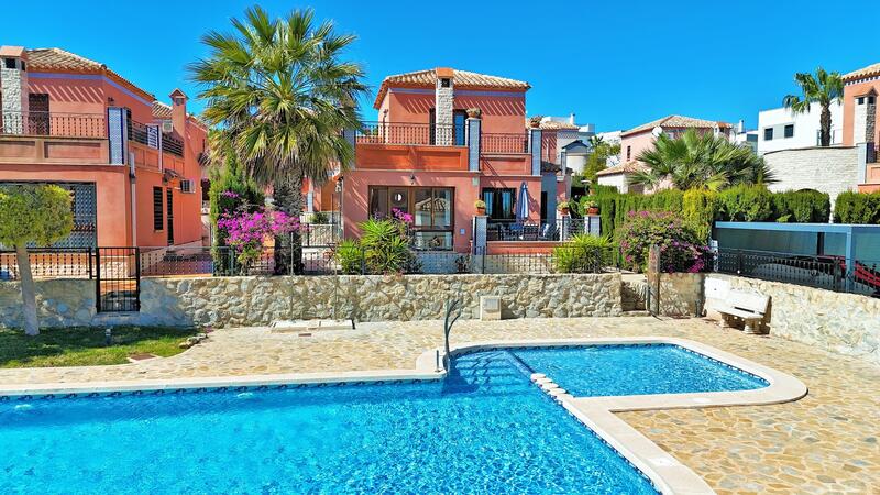 Villa en venta en San Miguel de Salinas, Alicante