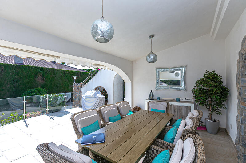 6 спальная комната вилла продается