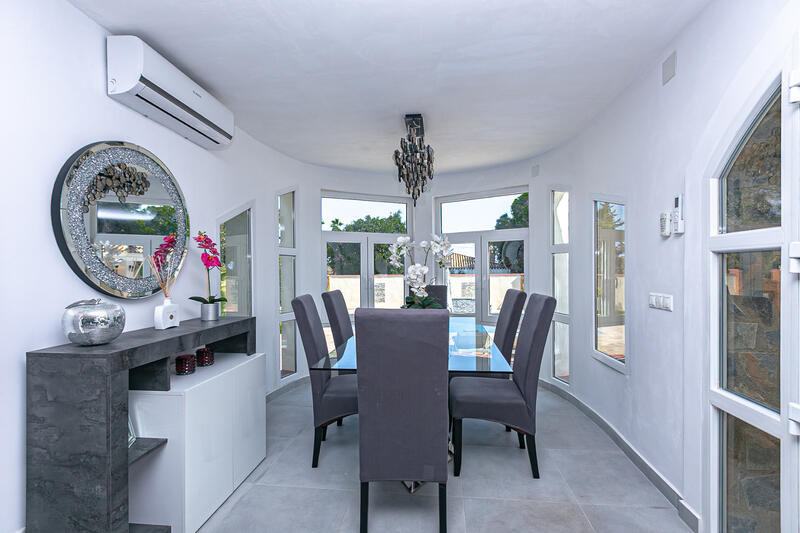 6 спальная комната вилла продается