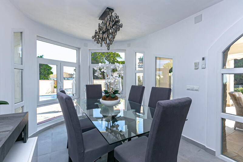 6 спальная комната вилла продается