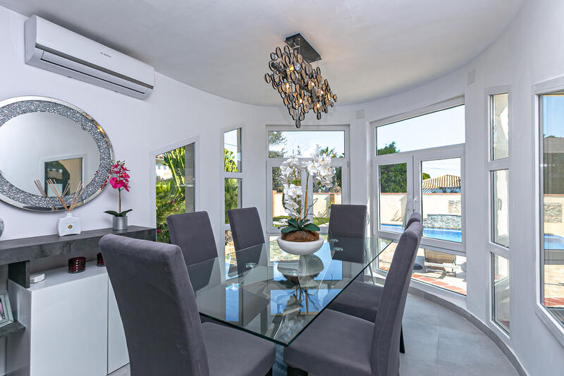 6 спальная комната вилла продается