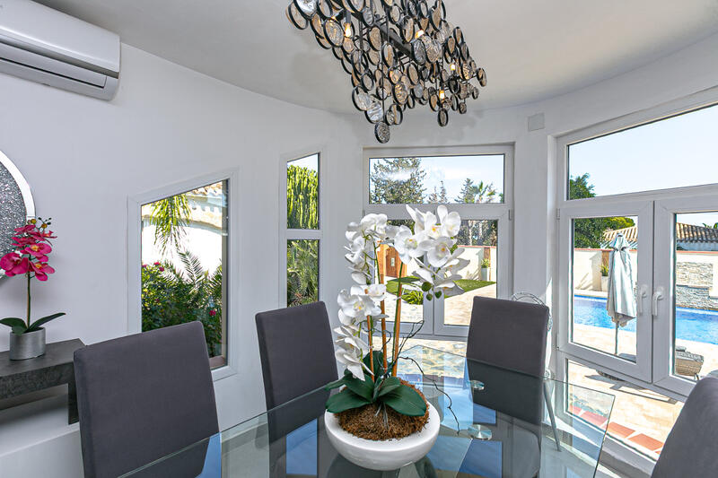 6 спальная комната вилла продается