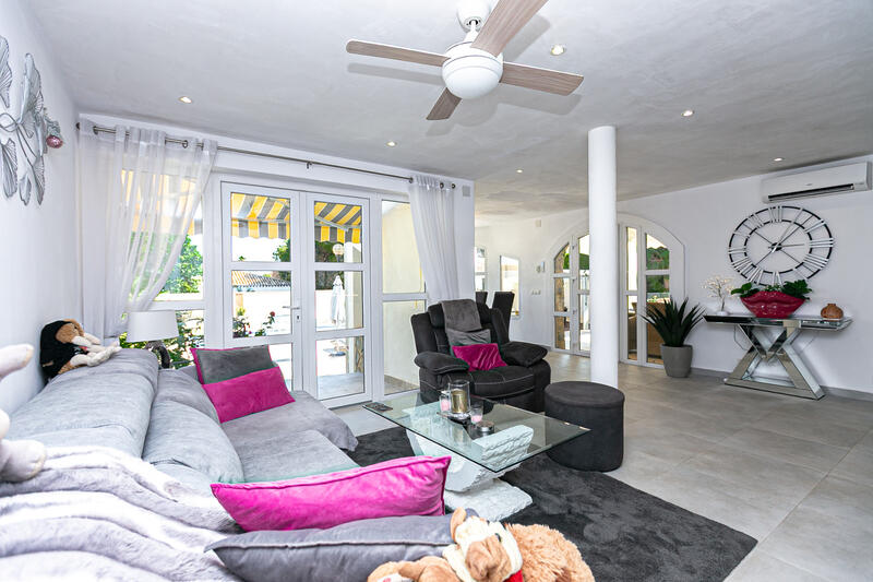 6 спальная комната вилла продается