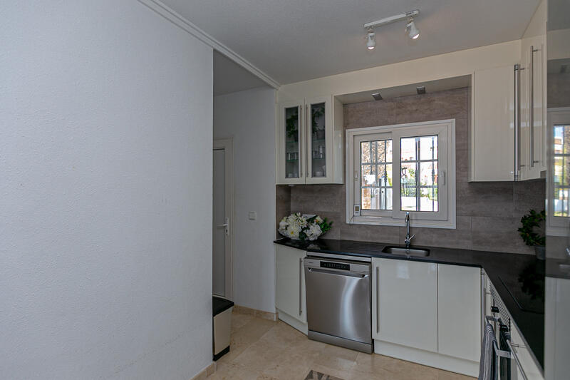 2 slaapkamer Gezinswoning Te koop 2 slaapkamer Gezinswoning Te koop