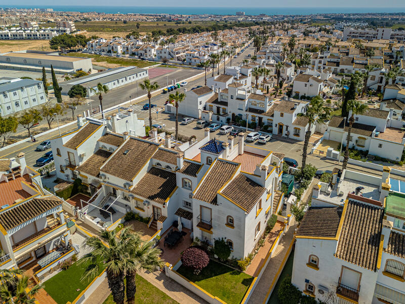 2 slaapkamer Gezinswoning Te koop 2 slaapkamer Gezinswoning Te koop