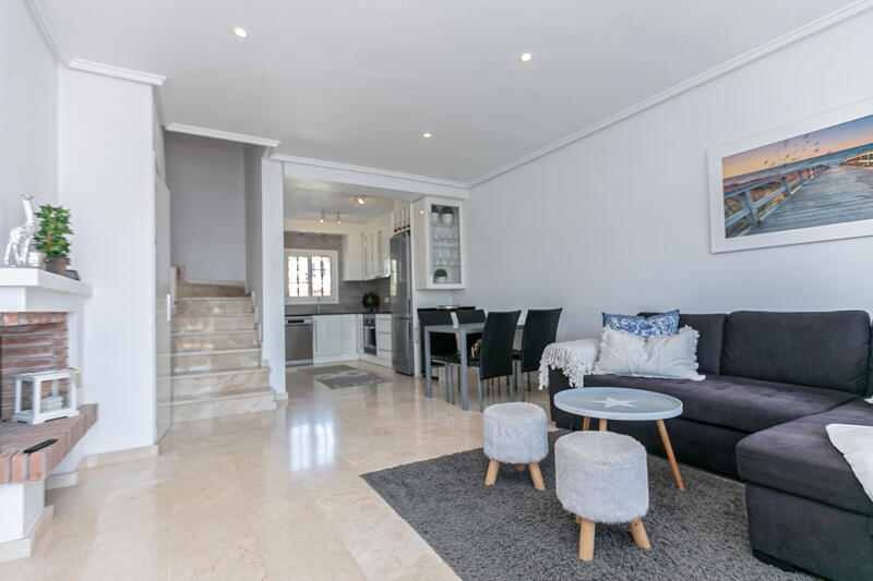 2 slaapkamer Gezinswoning Te koop 2 slaapkamer Gezinswoning Te koop