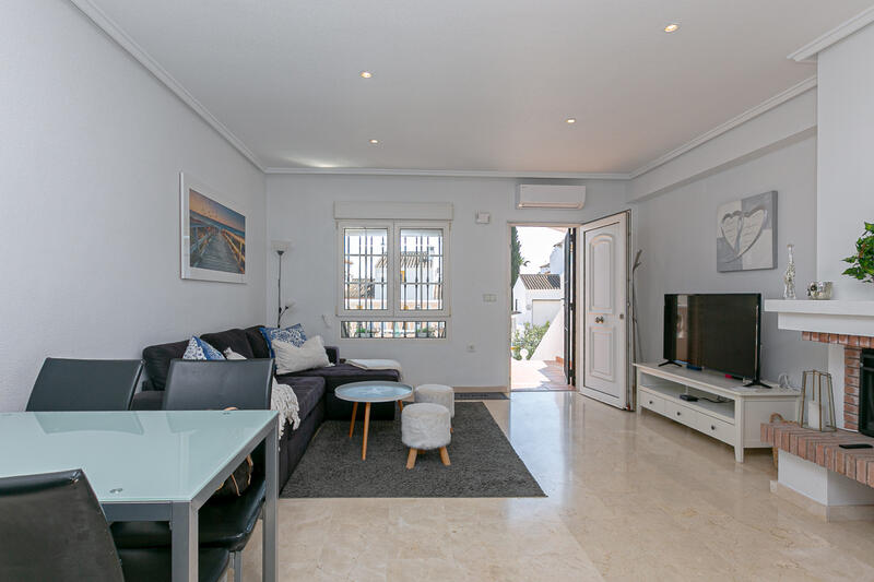 2 slaapkamer Gezinswoning Te koop 2 slaapkamer Gezinswoning Te koop