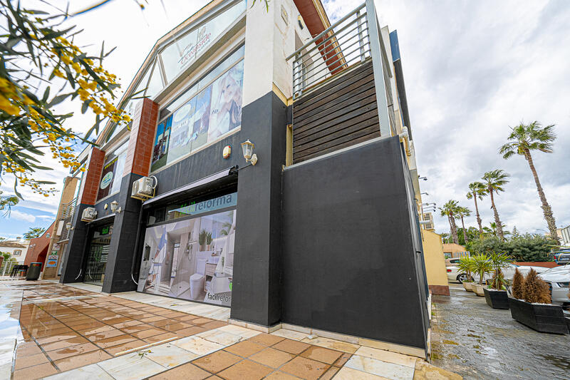 Коммерческая недвижимость продается в Villamartin, Alicante