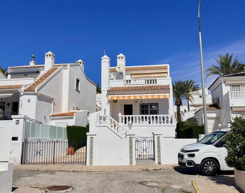 Villa en venta en Villamartin, Alicante