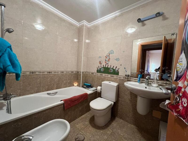 3 slaapkamer Gezinswoning Te koop