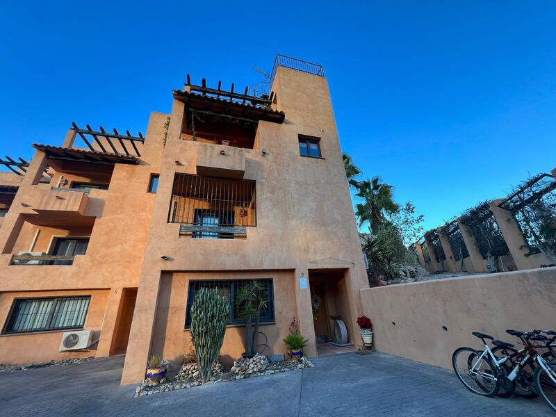 3 slaapkamer Gezinswoning Te koop