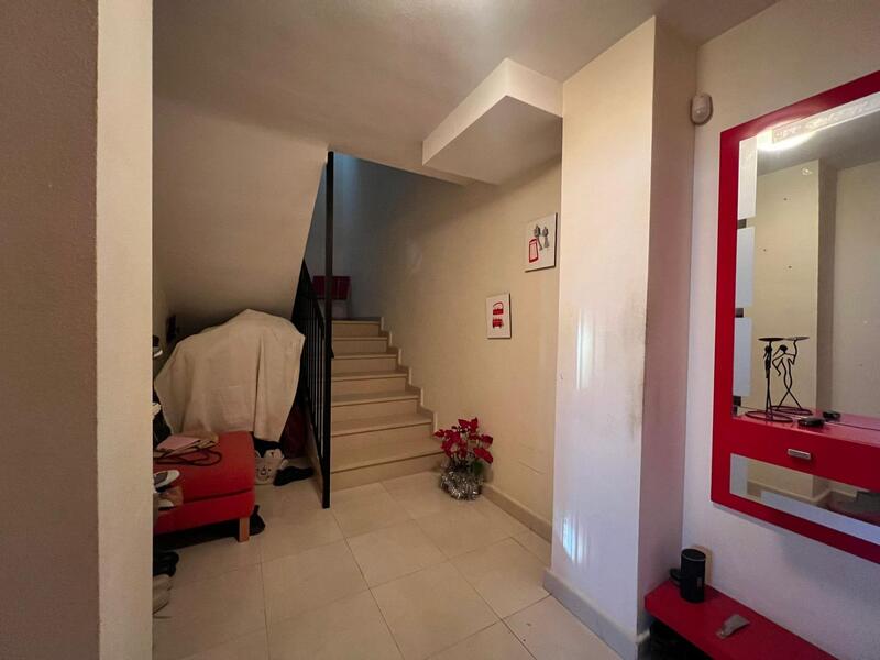 3 slaapkamer Gezinswoning Te koop