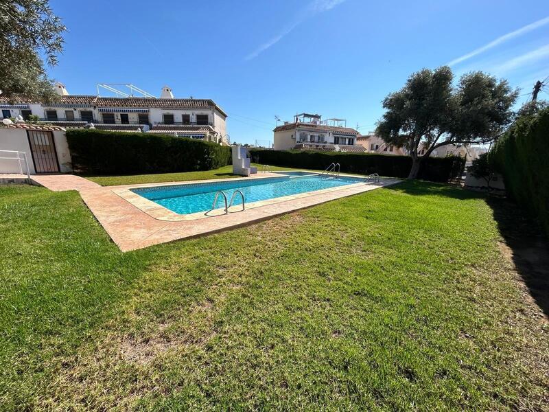 2 bedroom Townhouse for sale