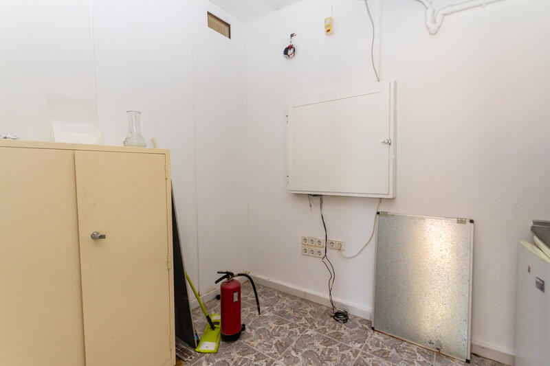 1 Schlafzimmer Handelsimmobilie für Langzeitmiete