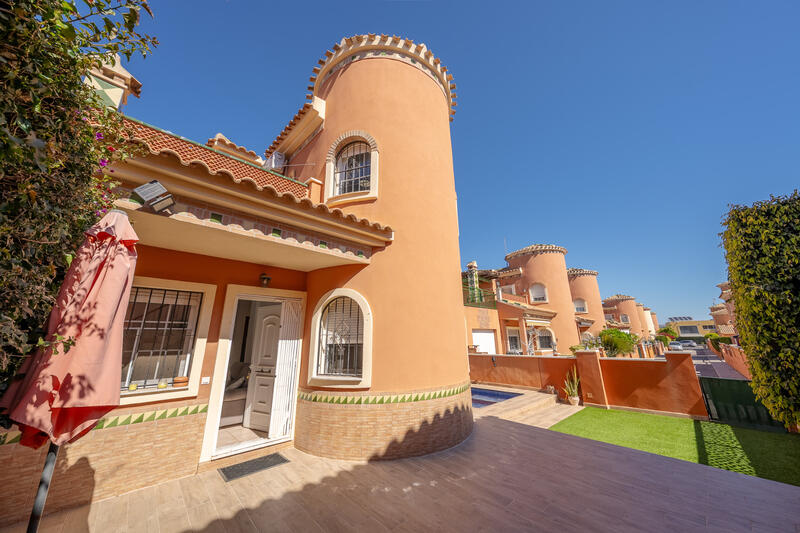 Villa till salu i Playa Flamenca, Alicante