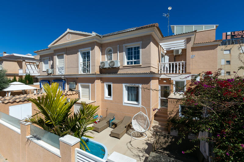 Villa à vendre dans La Zenia, Alicante